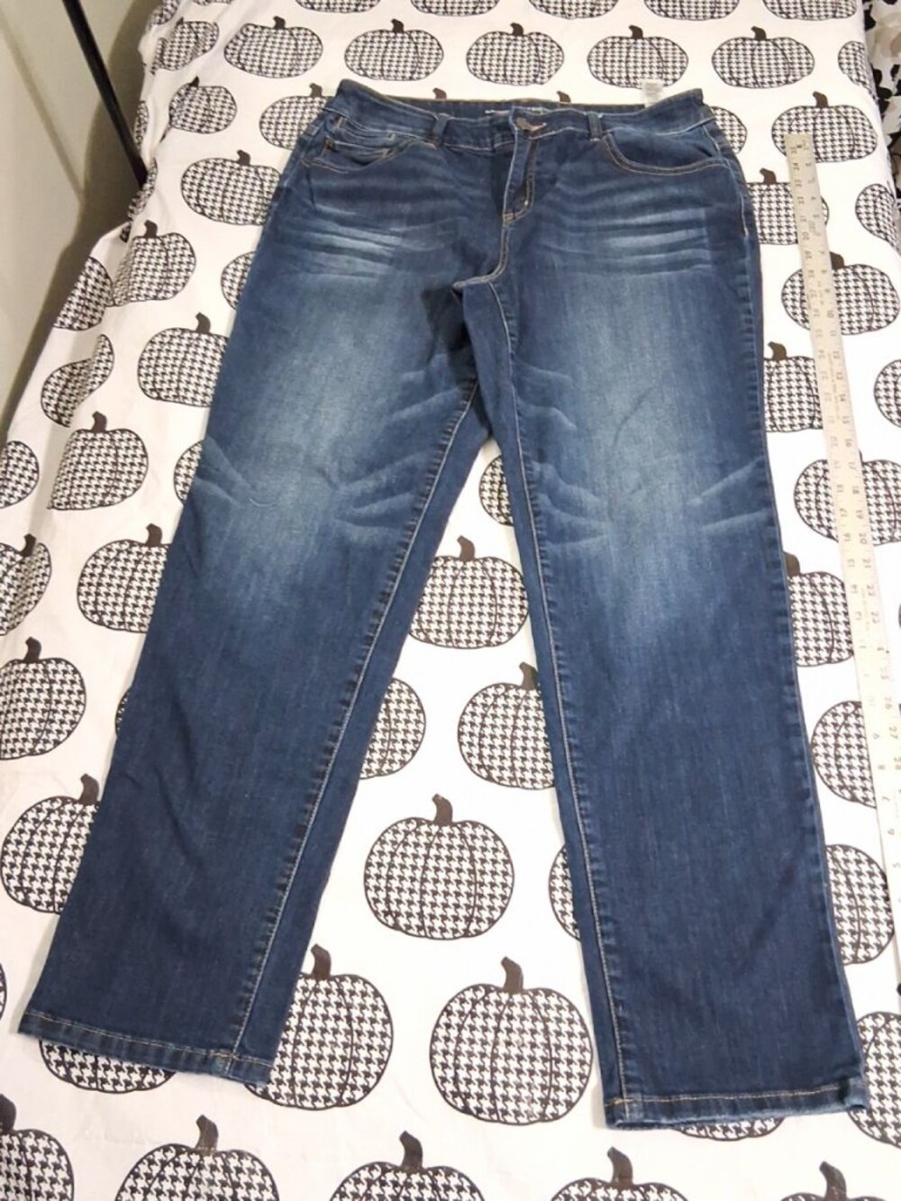 Chico's The Platinum Boyfriend Ankle Jeans Size 1.5 (sz 10) Medium Wash